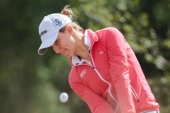 golfster van dam opent sterk
