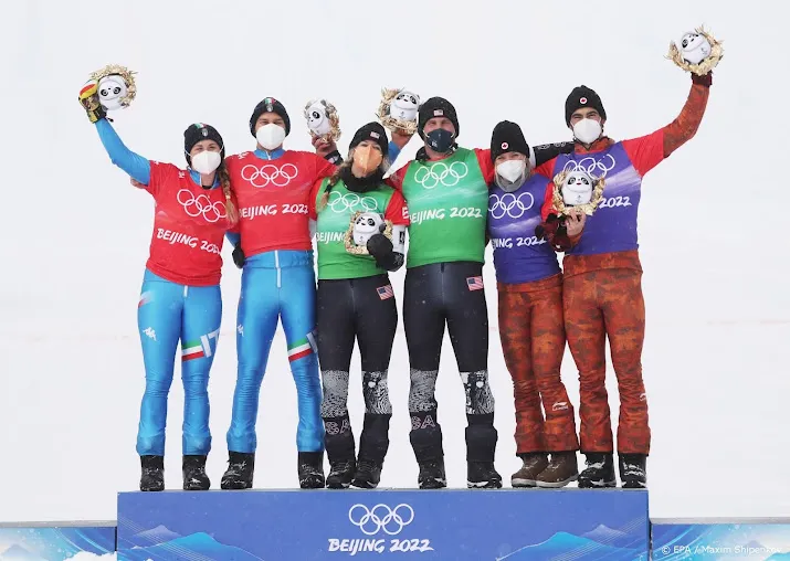goud amerikaanse snowboardcrossers in gemengde landenwedstrijd