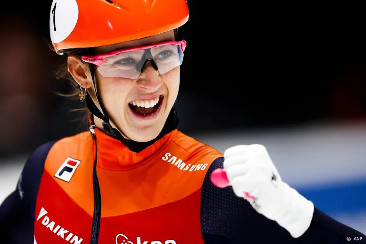goud shorttrackster schulting op 1500 meter in dordrecht