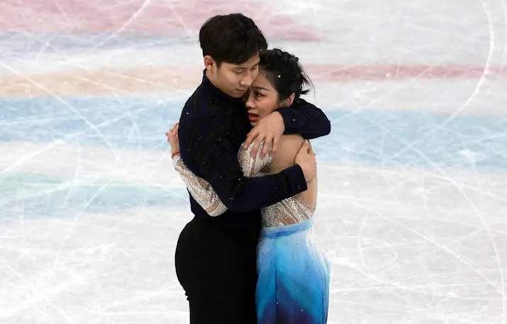 goud voor chinees schaatskoppel sui en han bij paarrijden