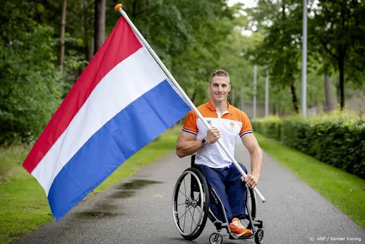 goud voor handbikers plat en valize op tijdrit in tokio