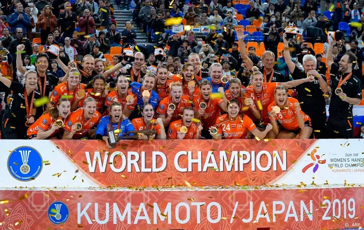 gouden handbalsters gearriveerd op schiphol