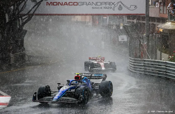 gp van monaco in formule 1 met ruim uur vertraging van start