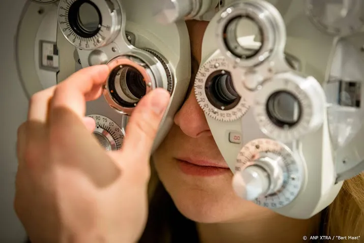 grandvision voorzichtiger over winst