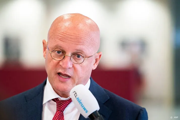 grapperhaus alsnog beboet voor schenden coronaregels op bruiloft