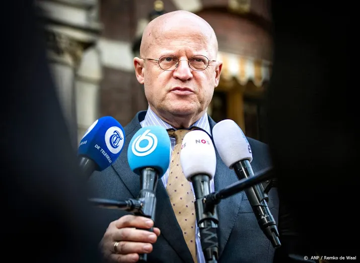 grapperhaus burgemeesters erg gelukkig met nieuwe regel winkels
