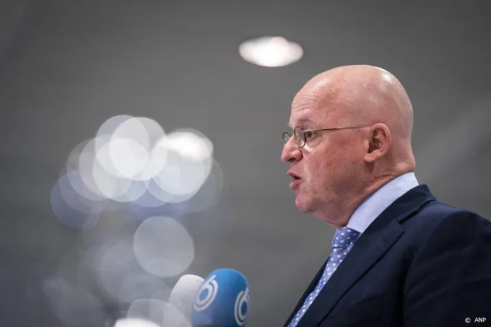 grapperhaus kabinet heeft oog voor grote druk politie