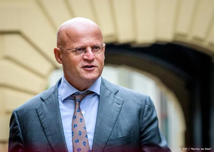 grapperhaus spijt dat geen afstand is gehouden tijdens bruiloft