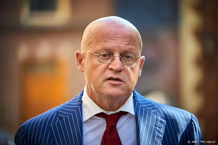 grapperhaus tijdens bruiloft scherp geweest op coronaregels