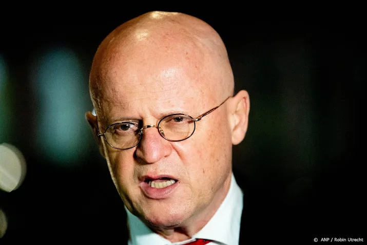 grapperhaus wil actie om en social media tegen doxing agenten