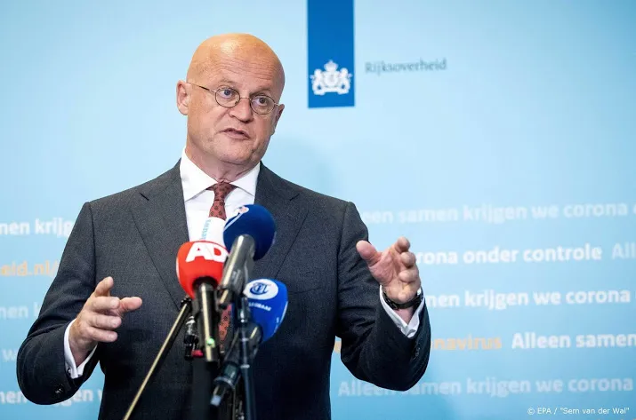 grapperhaus wil de kamerbankjes in voor het cda
