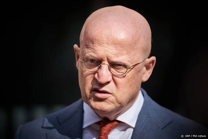 grapperhaus wil met om baas praten over nctv