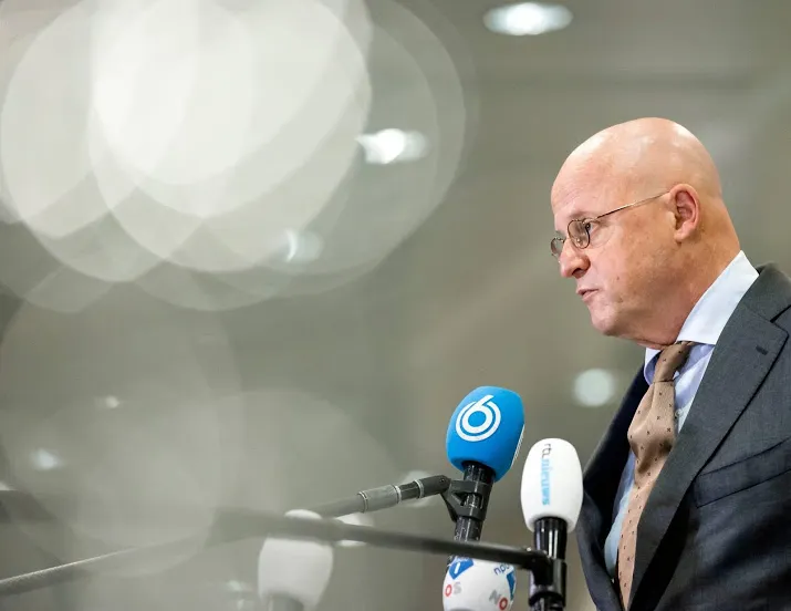 grapperhaus wil verdacht geld makkelijker afpakken