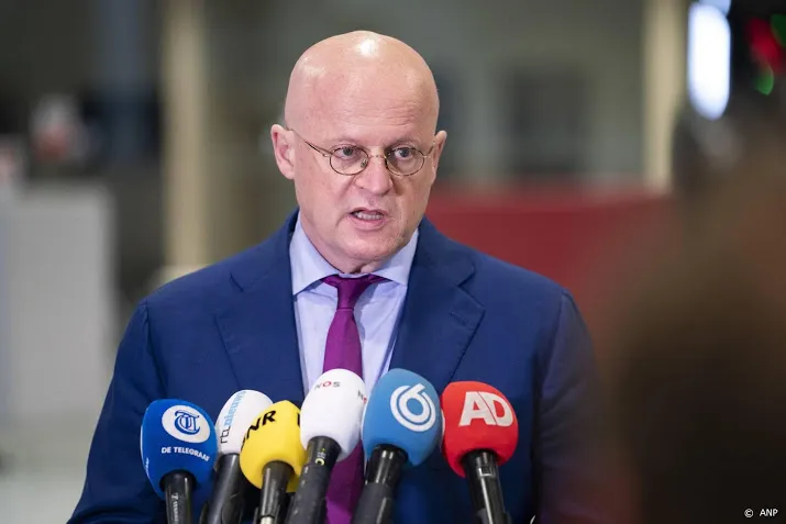 grapperhaus zocht manier om weg te komen zonder feitenrelaas