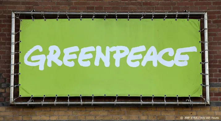 greenpeace blokkeert in ijmuiden schip met 60 miljoen kilo soja