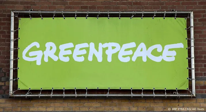 greenpeace breidt actie op boorplatform uit ondanks bevel rechter