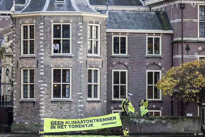 greenpeace gaat hofvijver in geen klimaatontkenner in torentje