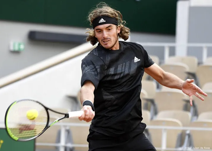 griekse tennisser tsitsipas soepel naar derde ronde roland garros