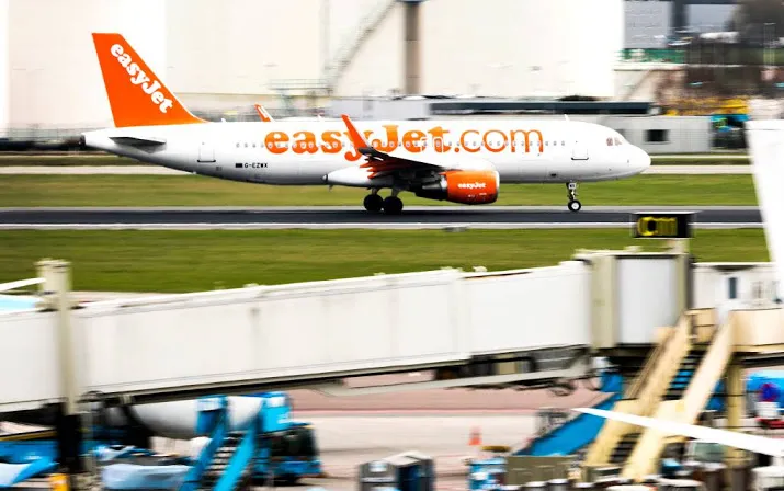 groei easyjet op schiphol door grotere kisten