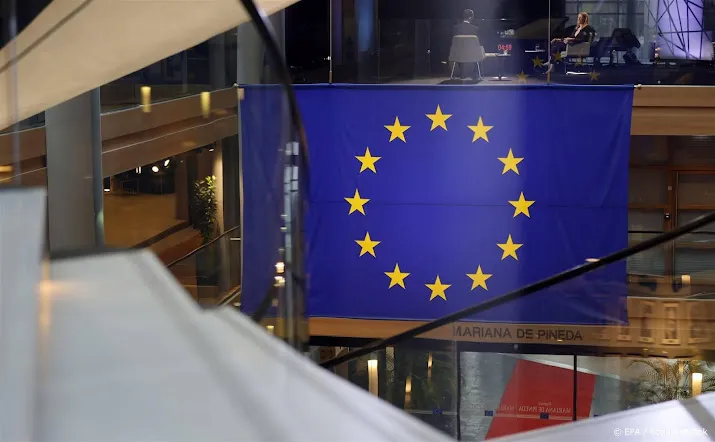 groeiend geldbedrag verlaat eu door persoonlijke overboekingen