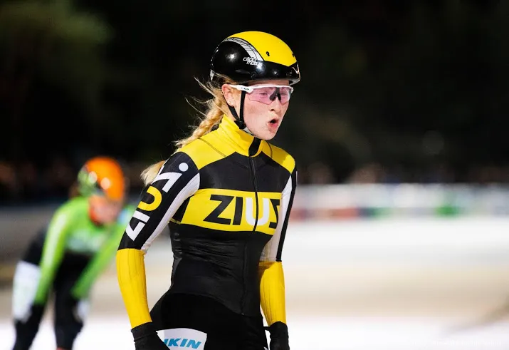 groenewoud raakt na rode kaart schaatszege weissensee kwijt