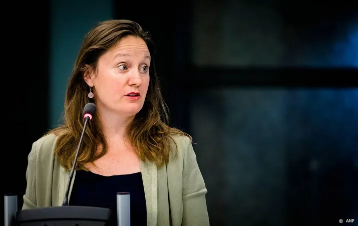 groenlinks weg met korte vluchten op schiphol
