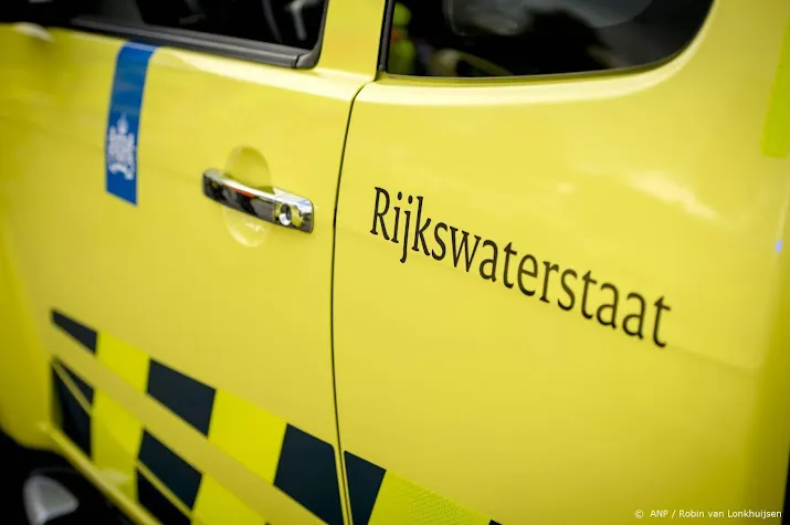 grondwater drukt asfalt van a7 in friesland omhoog