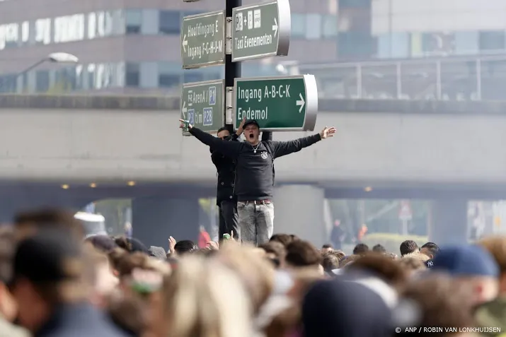 grootste deel ajax supporters weg bij arena