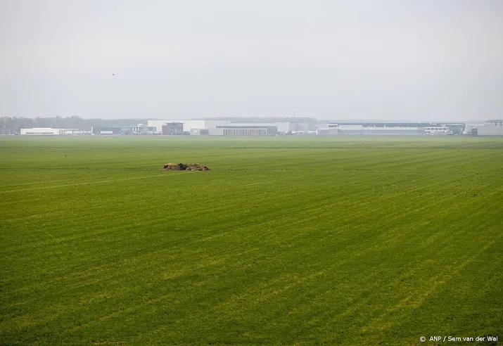 grootste partij zeewolde niet blij met lobby voor kazerne