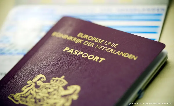 gros van uitreizigers houdt nederlanderschap