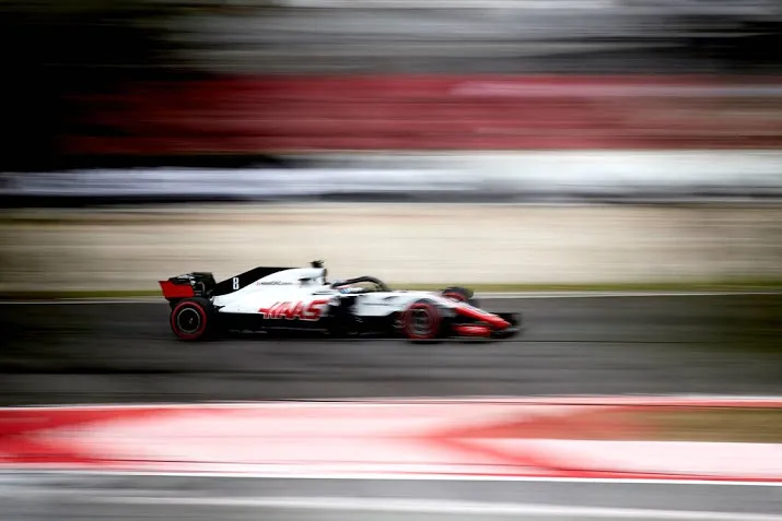 grosjean bestraft voor crash in barcelona