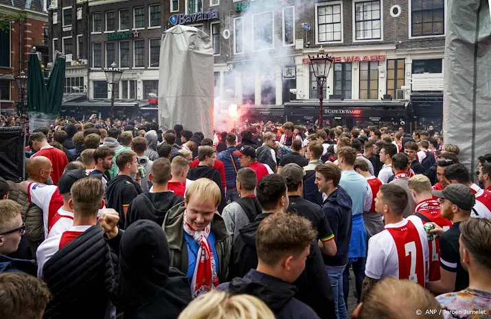 grote ajax aanhang bijeen op leidseplein