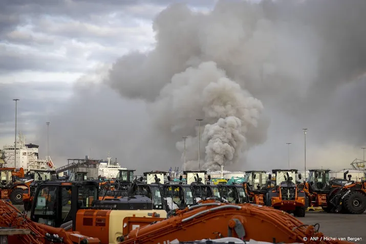 grote brand bij recyclebedrijf in amsterdam veel rook