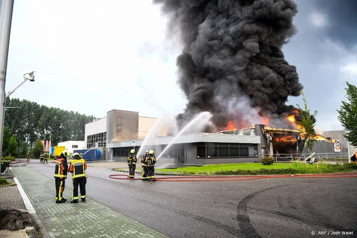 grote brand bij vleesverwerker bodegraven onder controle