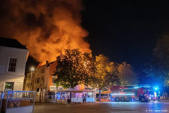 grote brand in centrum deventer onder controle twee gewonden