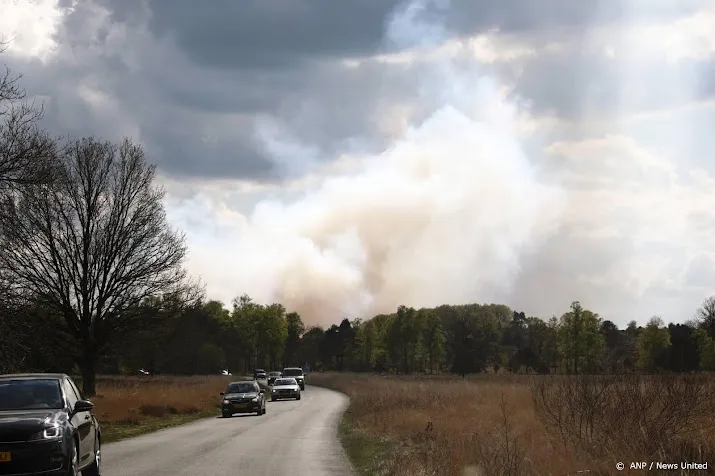 grote brand op heidegebied sallandse heuvelrug onder controle
