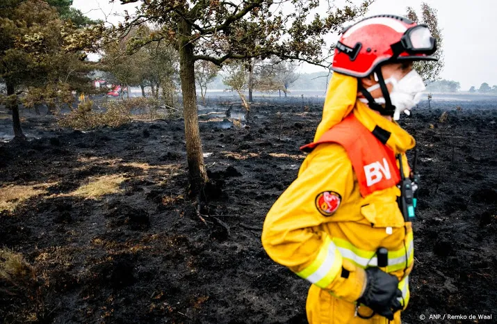 grote natuurbrand op oefenterrein in leusden