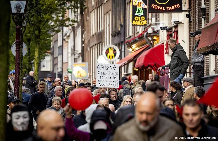 grote opkomst bij demo tegen verplaatsing raamprostitutie