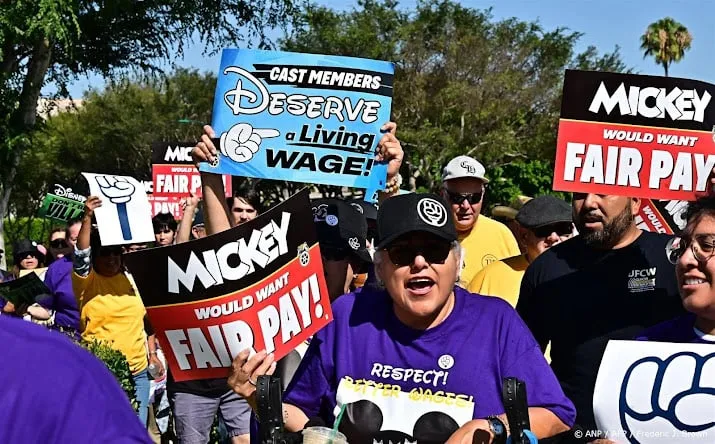 grote staking dreigt bij disneyland in californie