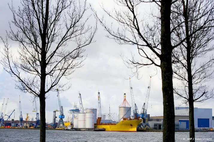 grote terminal in aanbouw in rotterdamse haven failliet