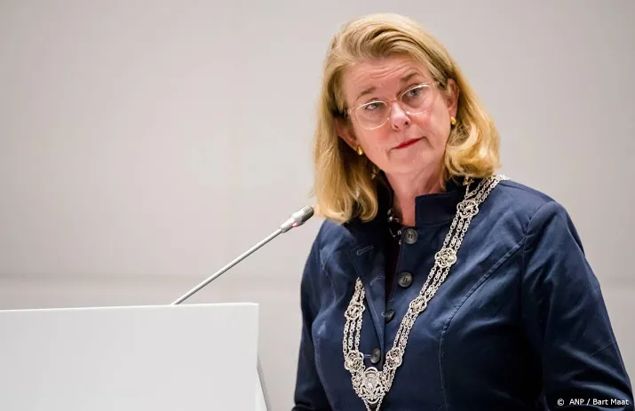 haagse burgemeester roept fracties bijeen