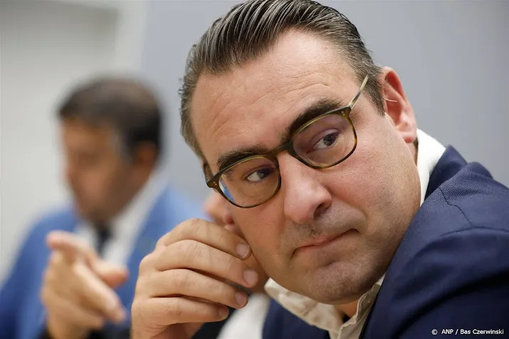 haagse oud wethouder de mos voor rechter om vermeende corruptie