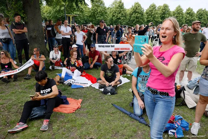 haagse politie sluit winkelgebied af om betogers te weren