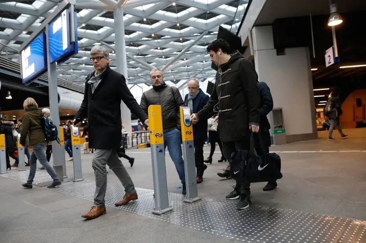 hal den haag cs ontruimd