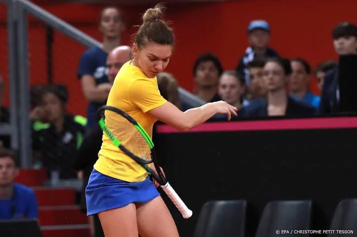 halep meldt zich af voor stuttgart