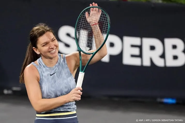 halep schuift nieuwe rentree voor zich uit om knieblessure