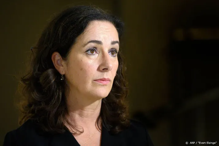 halsema doet appel op kamer en minister