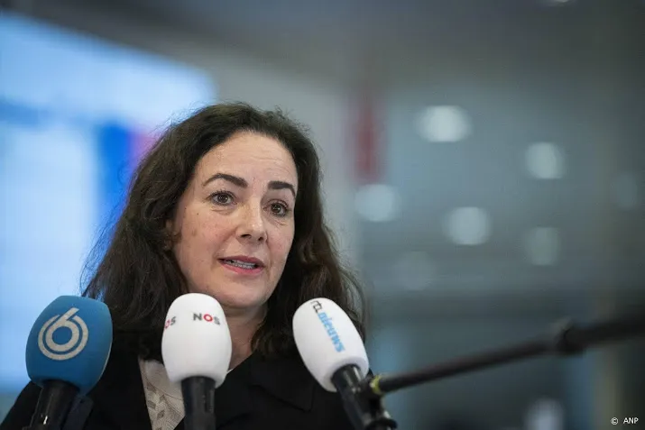 halsema doet beroep op gezond verstand terrasbezoekers