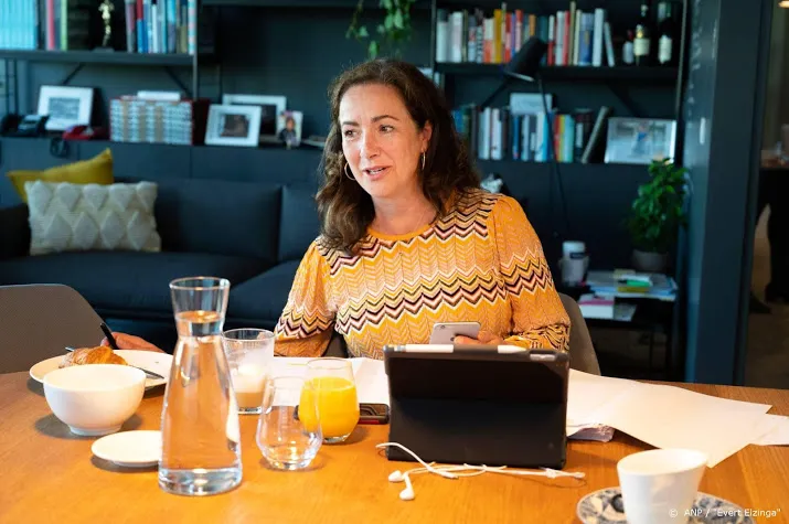 halsema roept amsterdammers op vol te houden