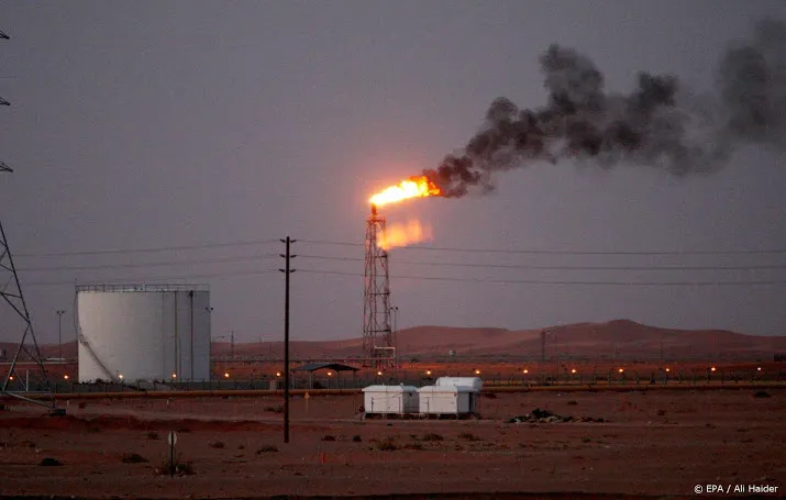 halvering saudische olieproductie na aanval